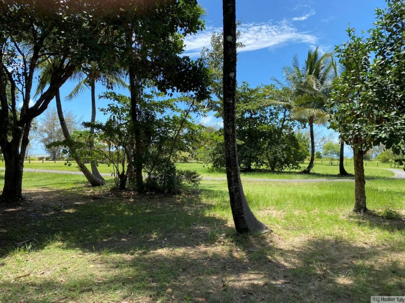 107 Taylor Street, Tully Heads QLD 4854