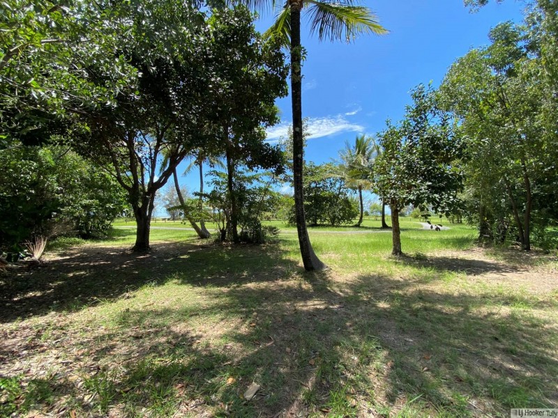 107 Taylor Street, Tully Heads QLD 4854