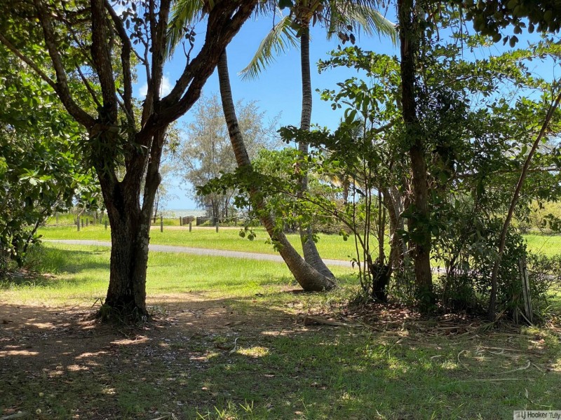 107 Taylor Street, Tully Heads QLD 4854