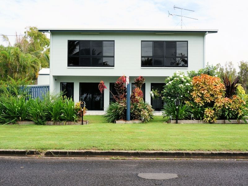 117 Taylor Street, Tully Heads QLD 4854