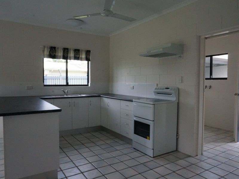 117 Taylor Street, Tully Heads QLD 4854