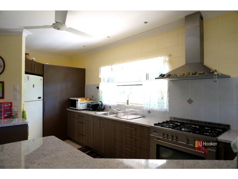 93 Vipiana Drive, Tully Heads QLD 4854