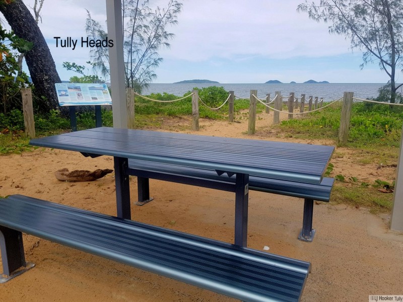 7 Muir Street, Tully Heads QLD 4854