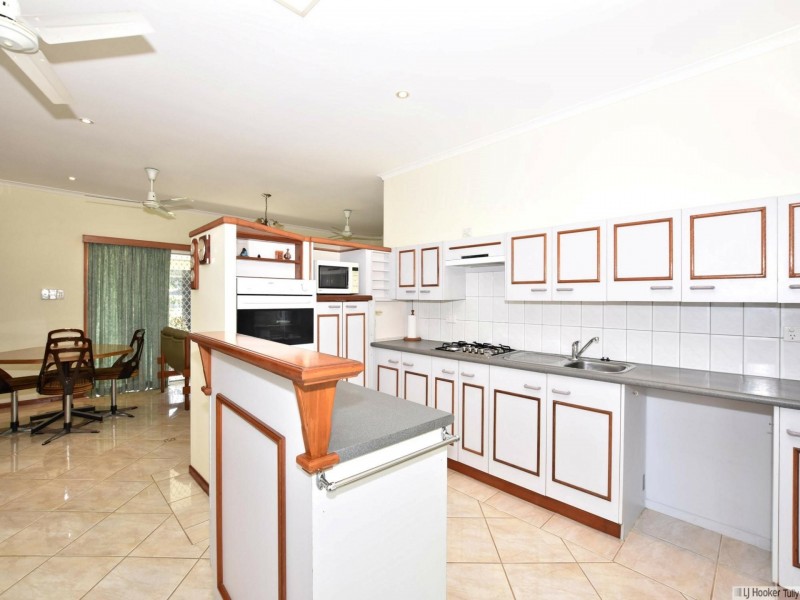 16 Casuarina Street, Tully Heads QLD 4854
