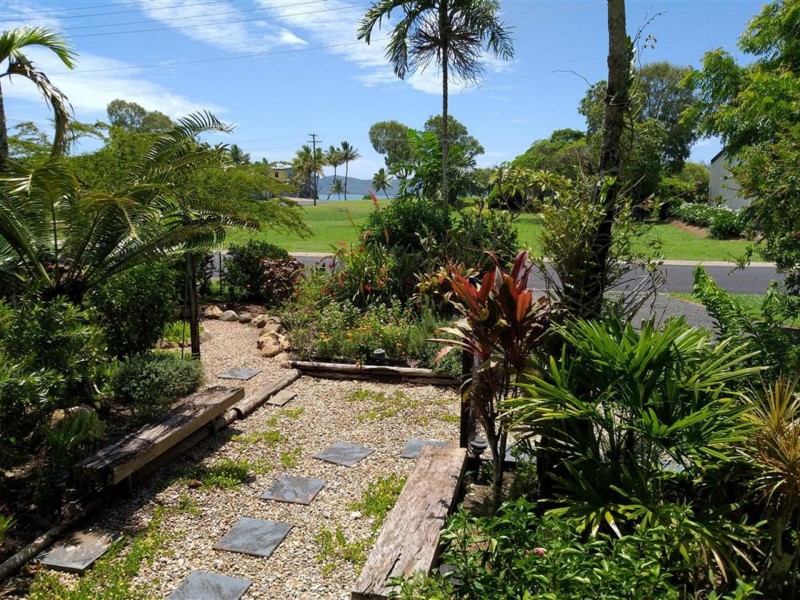 5 Seafarer Street, South Mission Beach QLD 4852