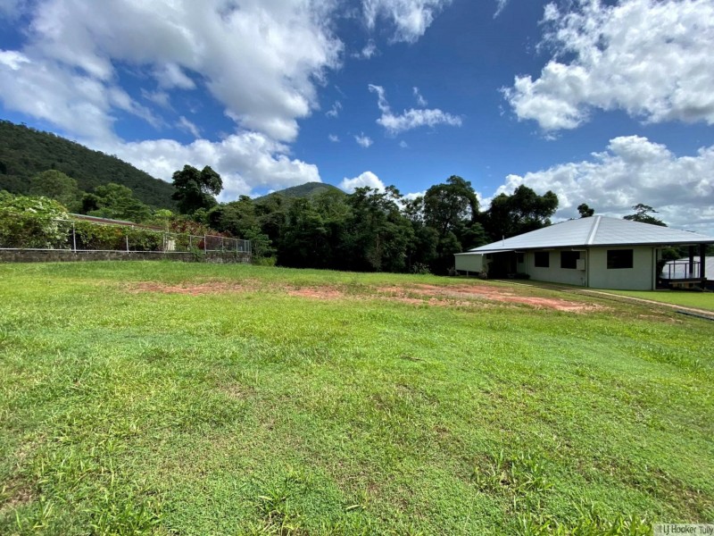 33 Pease Street, Tully QLD 4854
