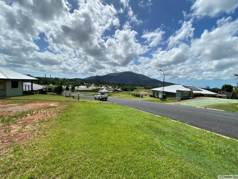 33 Pease Street, Tully QLD 4854