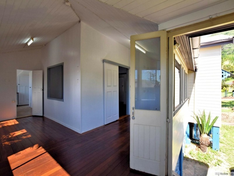 25 Cook Street, Tully QLD 4854