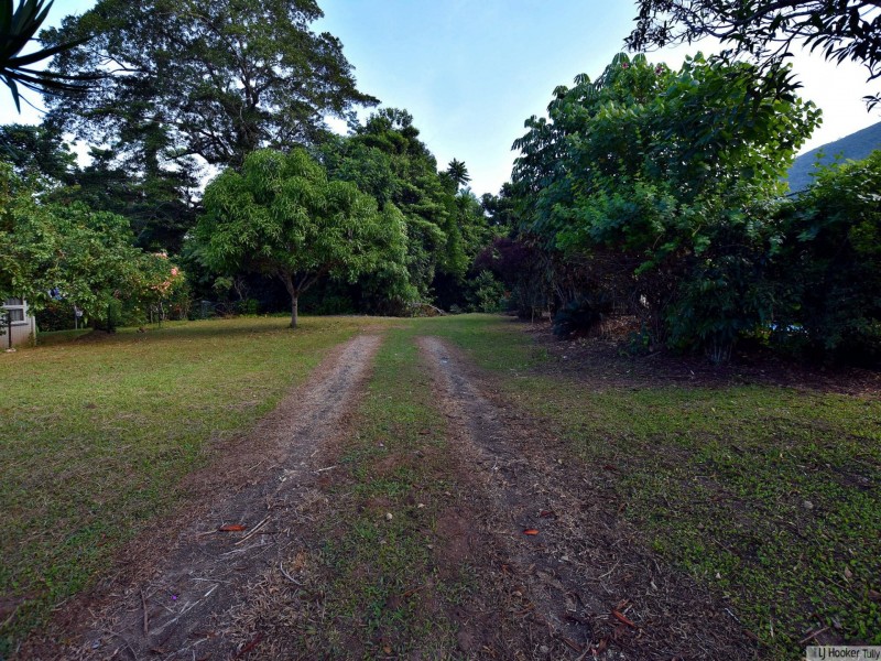 19 Henry Street, Tully QLD 4854