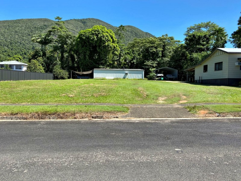 27 Bryant Street, Tully QLD 4854