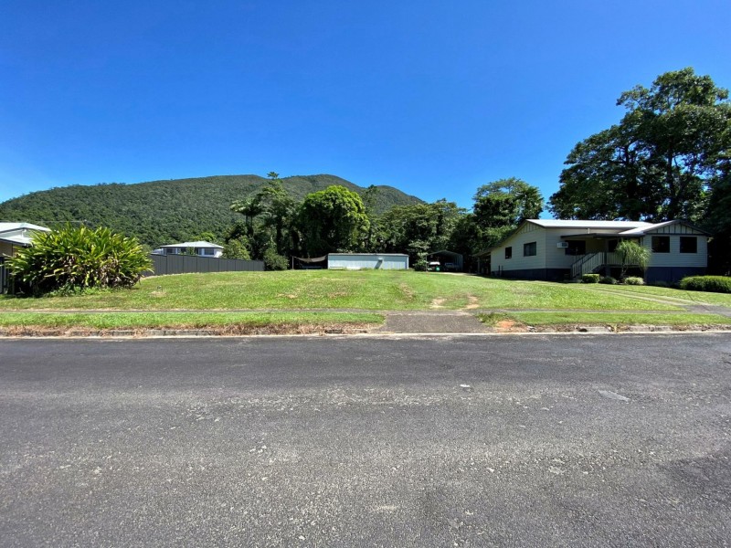 27 Bryant Street, Tully QLD 4854