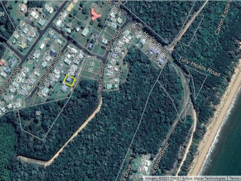 4 Billabong Lane, Tully Heads QLD 4854