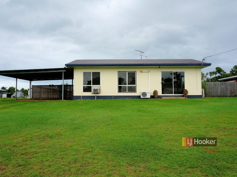 8 Casuarina Street, Tully Heads QLD 4854