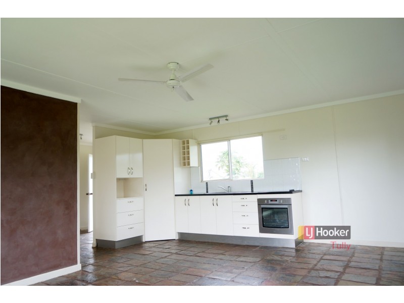 8 Casuarina Street, Tully Heads QLD 4854