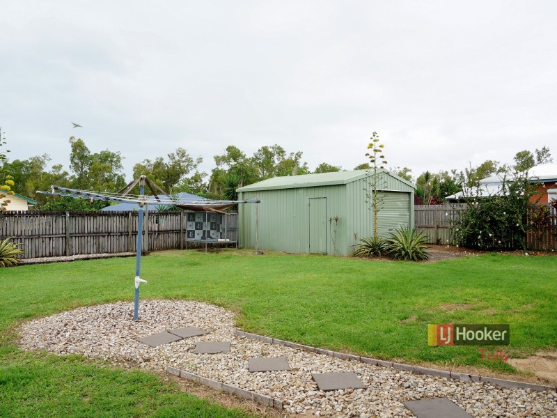 8 Casuarina Street, Tully Heads QLD 4854