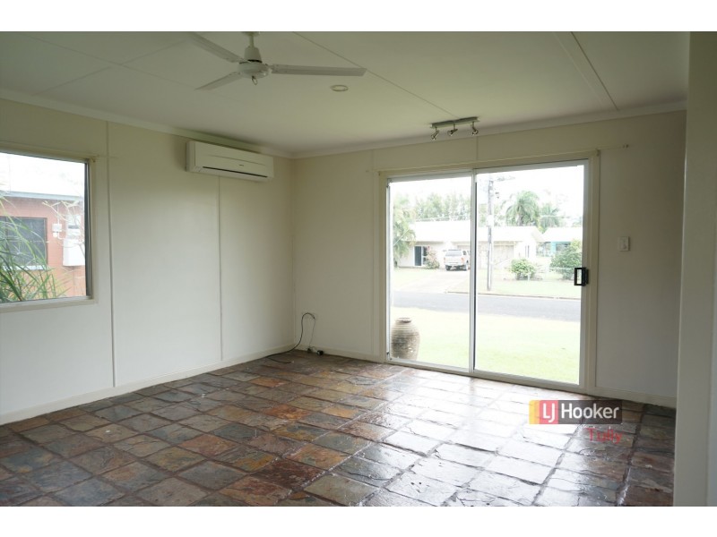 8 Casuarina Street, Tully Heads QLD 4854