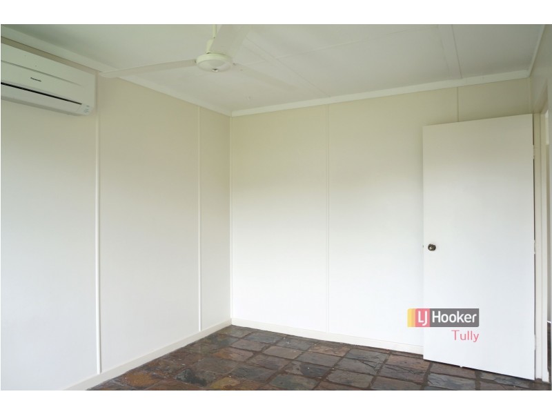 8 Casuarina Street, Tully Heads QLD 4854