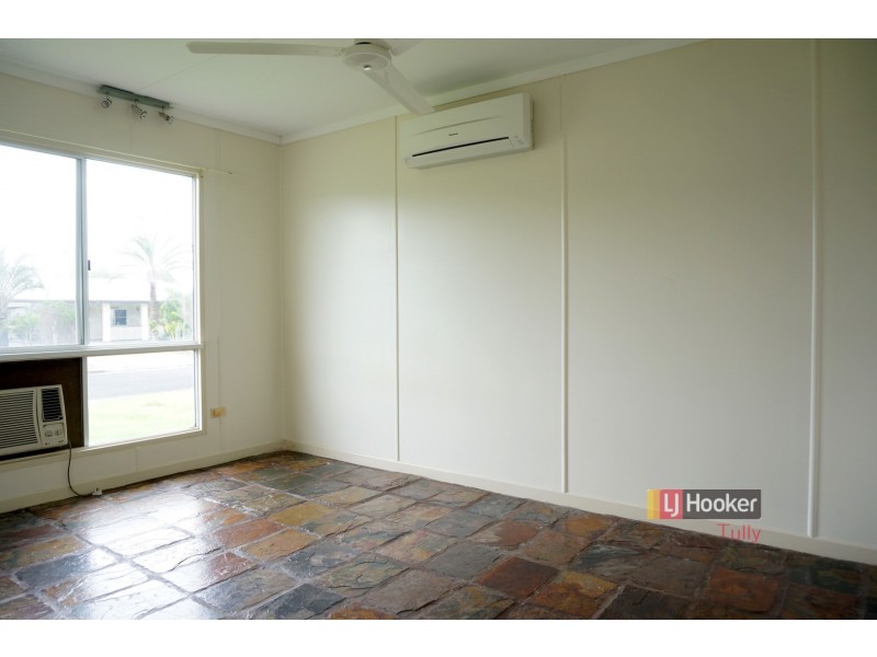 8 Casuarina Street, Tully Heads QLD 4854