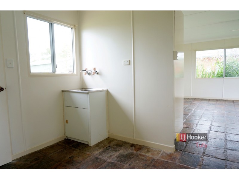 8 Casuarina Street, Tully Heads QLD 4854