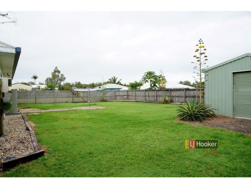 8 Casuarina Street, Tully Heads QLD 4854