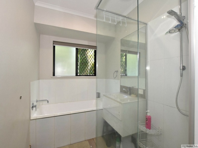 15 Pease Street, Tully QLD 4854