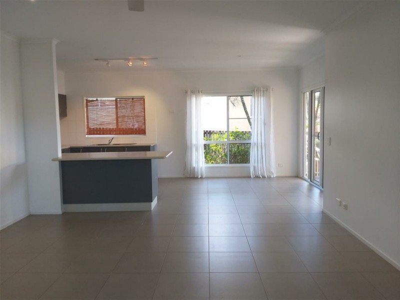 10 Kent Close, Mission Beach QLD 4852