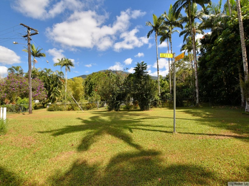 2 Riley Street, Tully QLD 4854