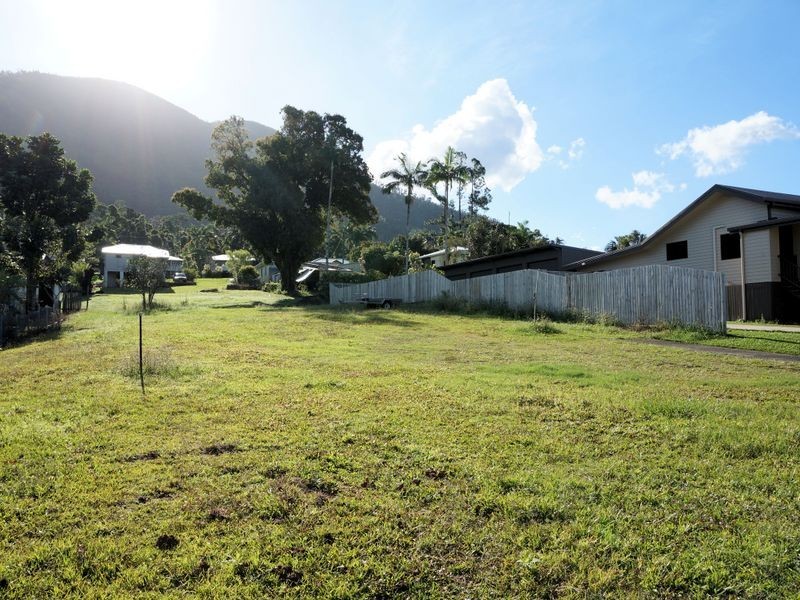 6 Mcquillen Street, Tully QLD 4854
