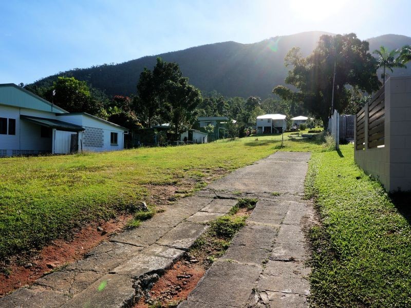 6 Mcquillen Street, Tully QLD 4854