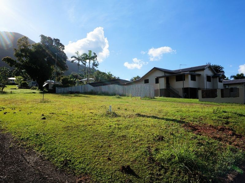 6 Mcquillen Street, Tully QLD 4854