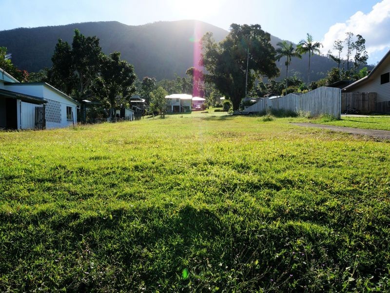 6 Mcquillen Street, Tully QLD 4854