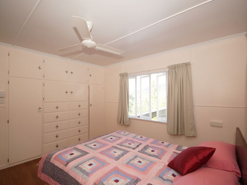 23 Hyatt Street, Tully QLD 4854