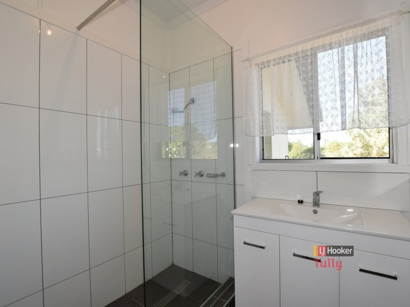 Unit 1-2/9 Vipiana Drive, Tully Heads QLD 4854