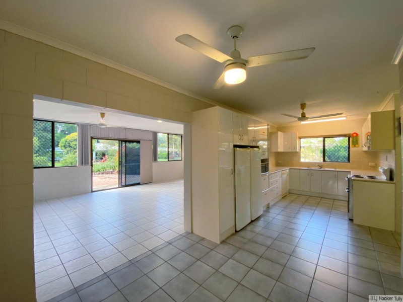 32 Melaleuca Drive, Tully Heads QLD 4854