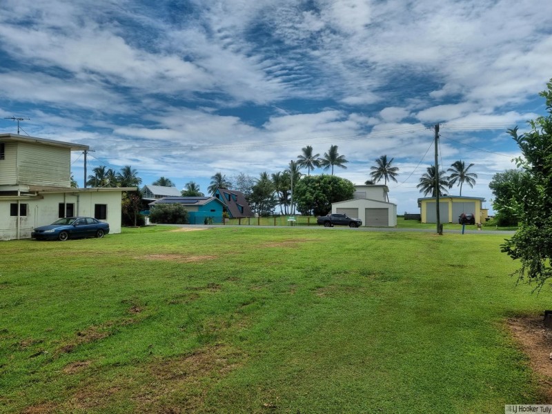 3 Taylor Street, Tully Heads QLD 4854