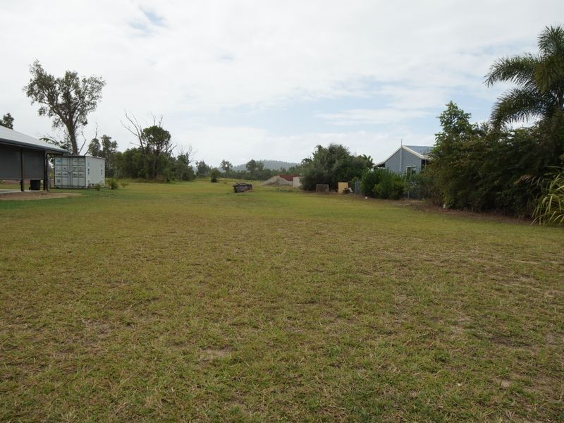 L7 Amanda Cres, Tully Heads QLD 4854