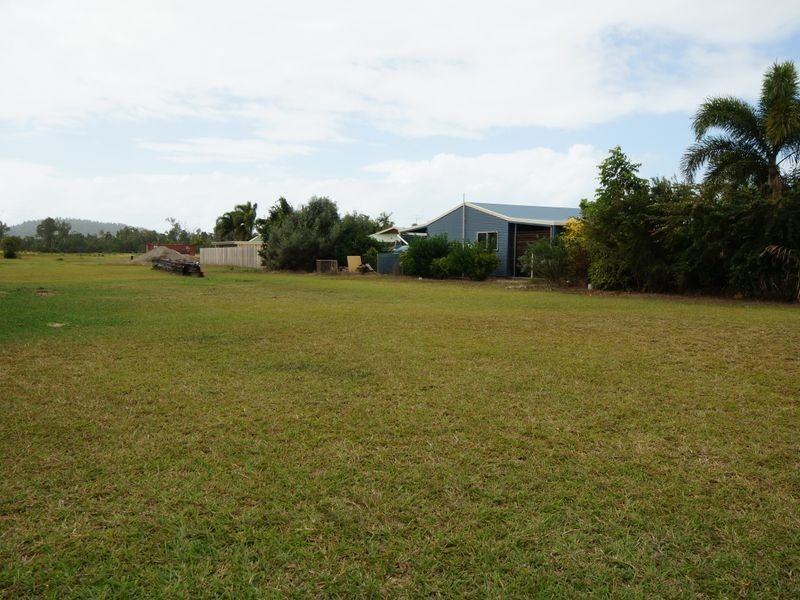 L7 Amanda Cres, Tully Heads QLD 4854