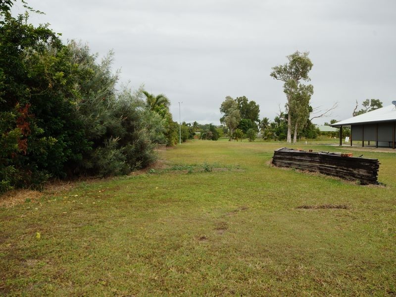 L7 Amanda Cres, Tully Heads QLD 4854