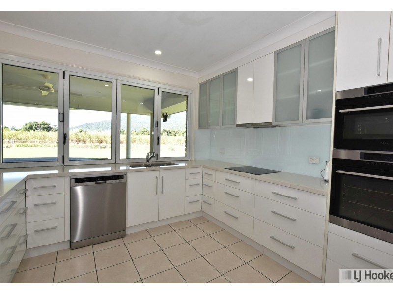 32 Murray Street, Tully QLD 4854