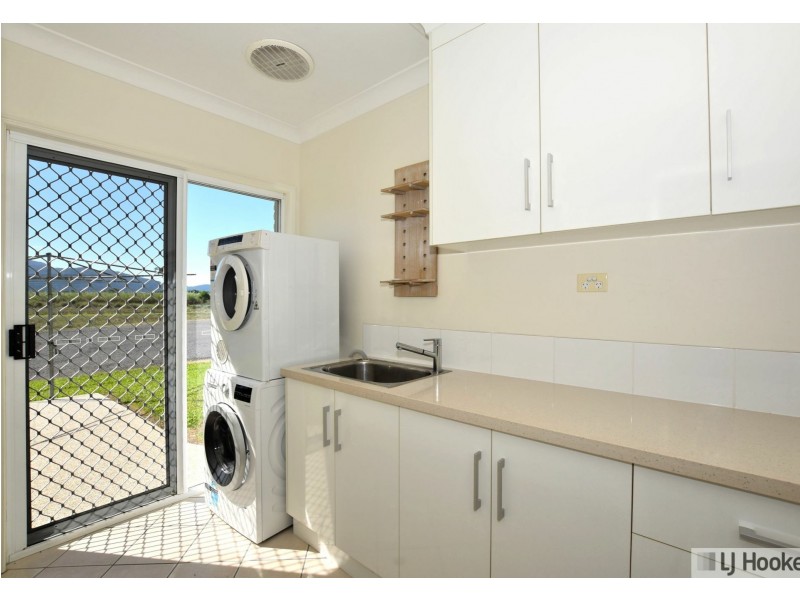 32 Murray Street, Tully QLD 4854