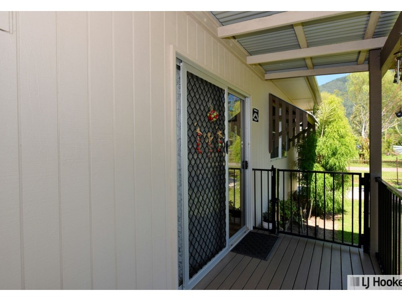 11 King Street, Tully QLD 4854