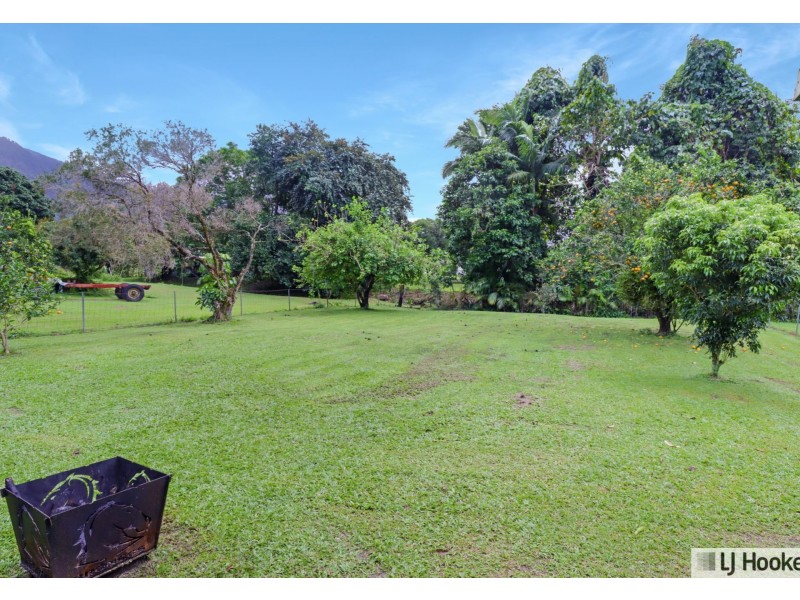 18 Trower Street, Tully QLD 4854