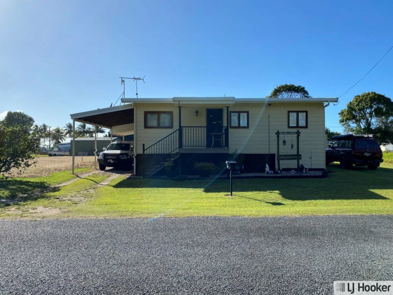 8 Costigan Street, Tully Heads QLD 4854