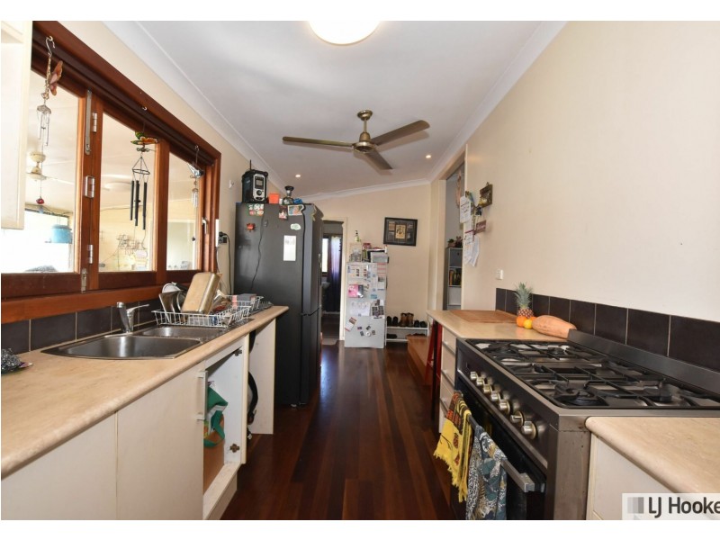8 Costigan Street, Tully Heads QLD 4854