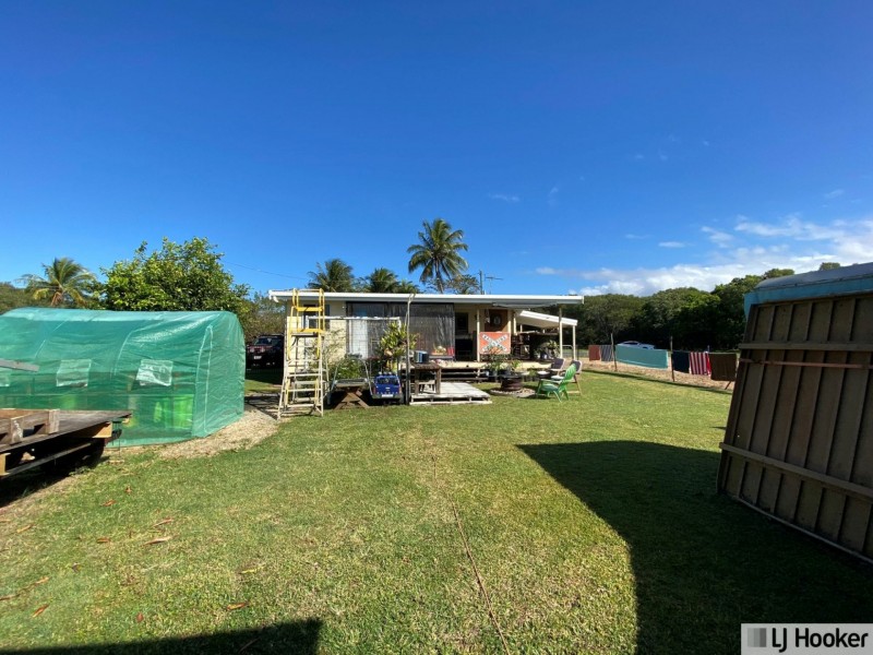 8 Costigan Street, Tully Heads QLD 4854