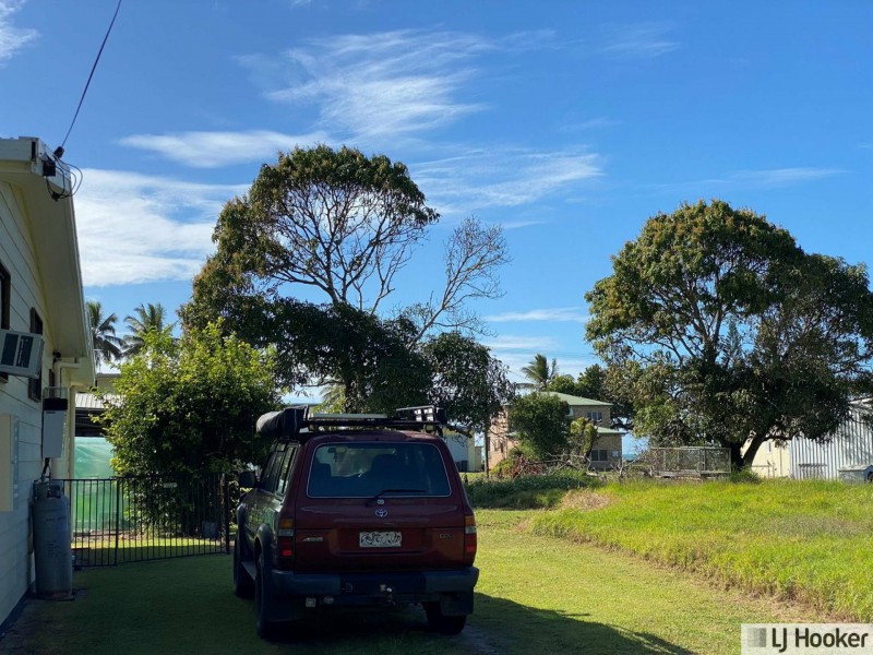 8 Costigan Street, Tully Heads QLD 4854