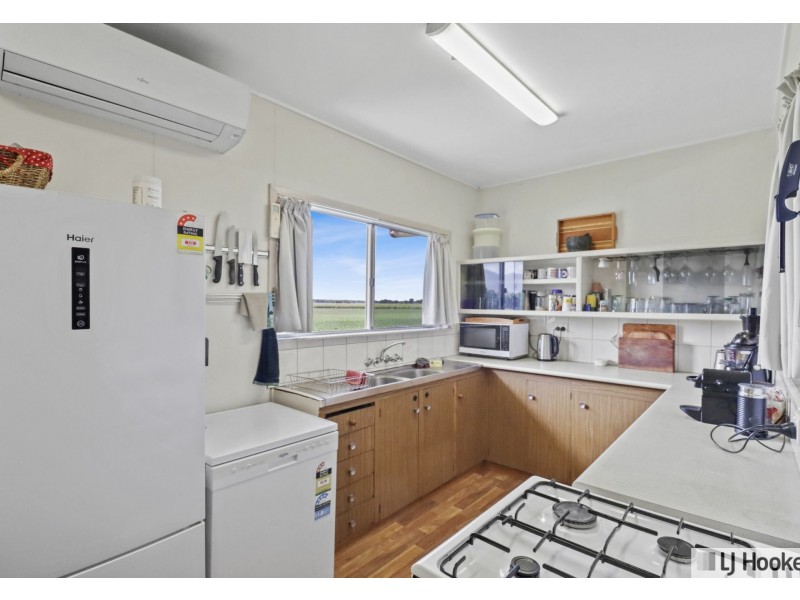 61 Davidson Road, Euramo QLD 4854