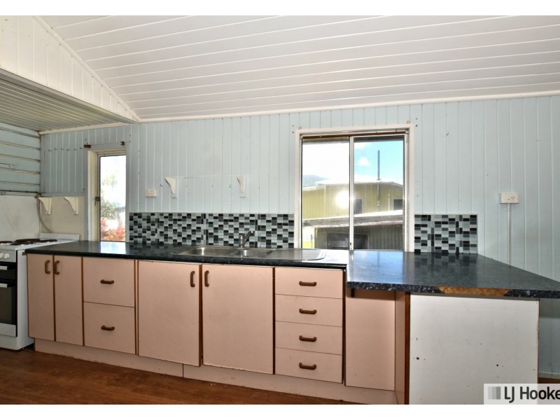 16 Henry Street, Tully QLD 4854