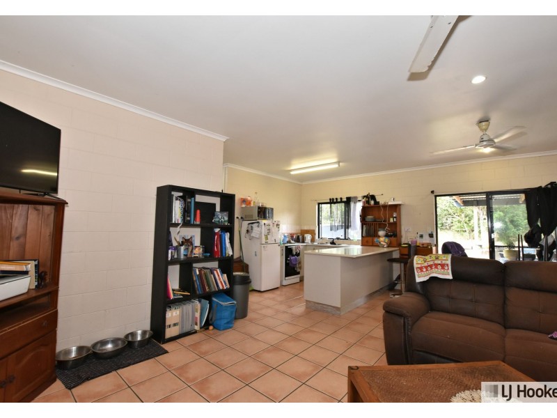 110 Tully Heads Rd, Tully Heads QLD 4854