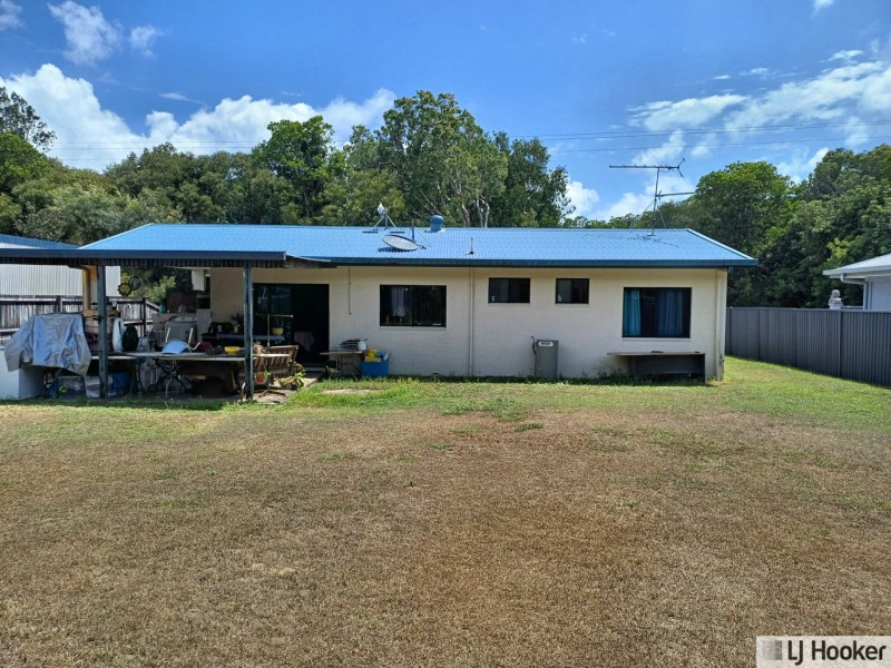110 Tully Heads Rd, Tully Heads QLD 4854